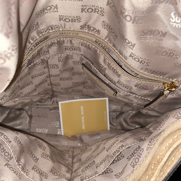 Sold - Picture 3 of 5